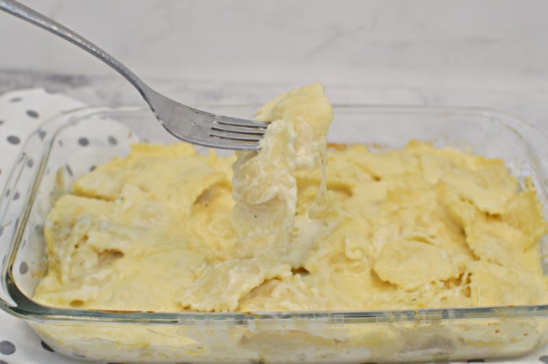 רביולי ברוטב בשמל