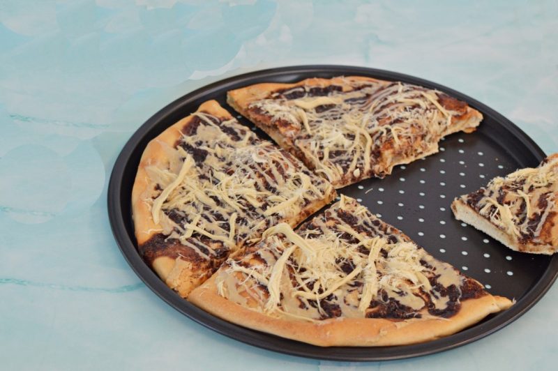 פיצת שוקולד וחלבה