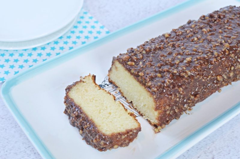 עוגה עם ציפוי קראנץ