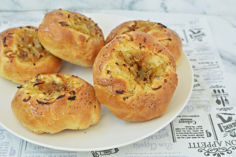 לחמניות בצל