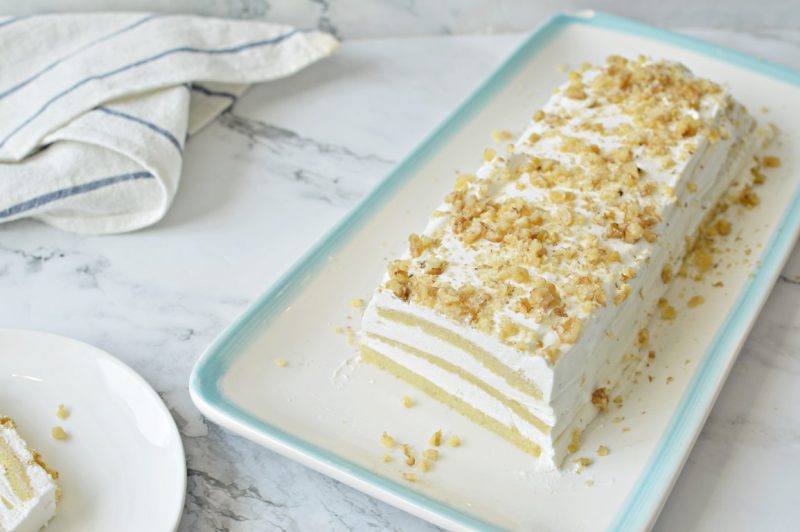 עוגת שכבות שקדים וקצפת