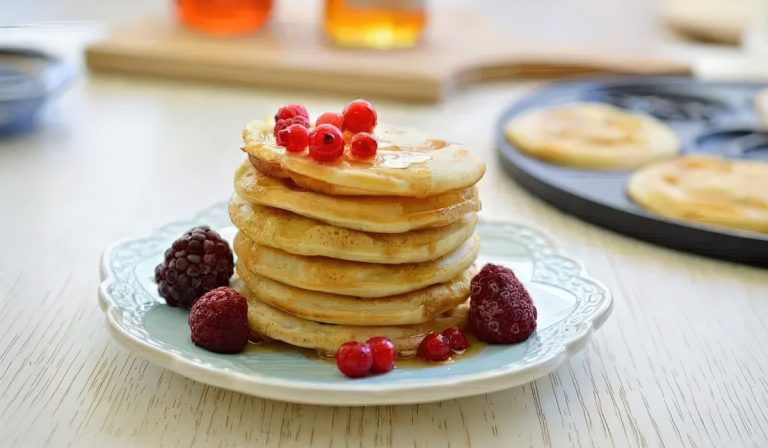 הצעת הגשה לערמת פנקייקים לפי מתכון קל להכנה ב10 דקות