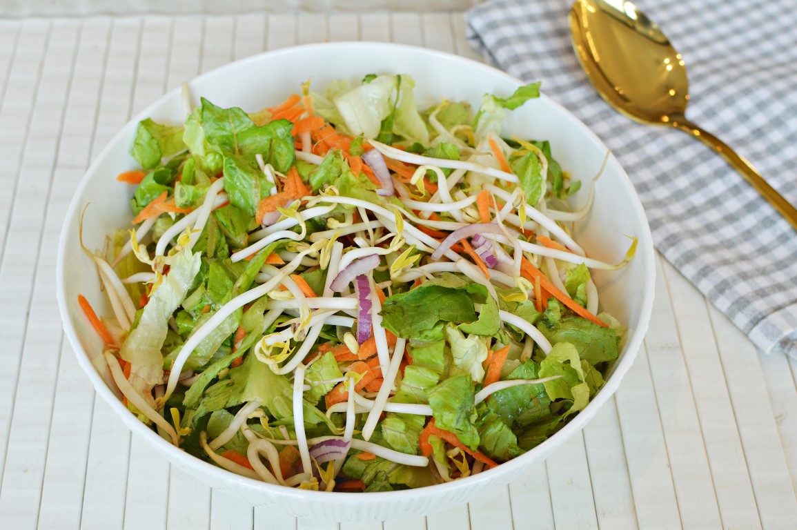 סלט חסה ונבטים לחג סוכות