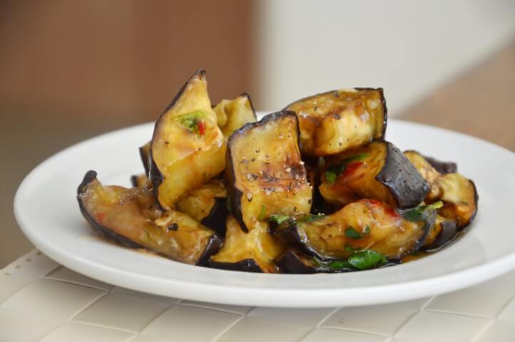 סלט חצילים מטוגנים לשבת