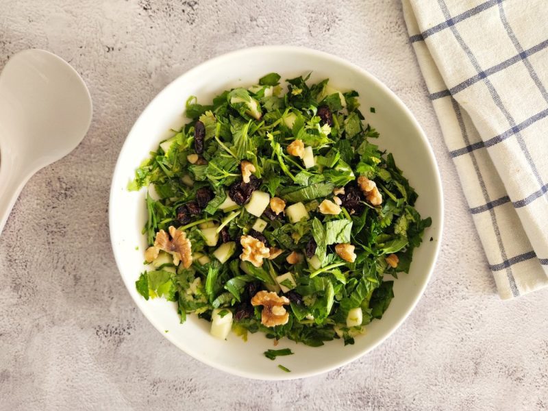 סלט עשבי תיבול חובה בכל סוכה מתכונים ב10 דקות