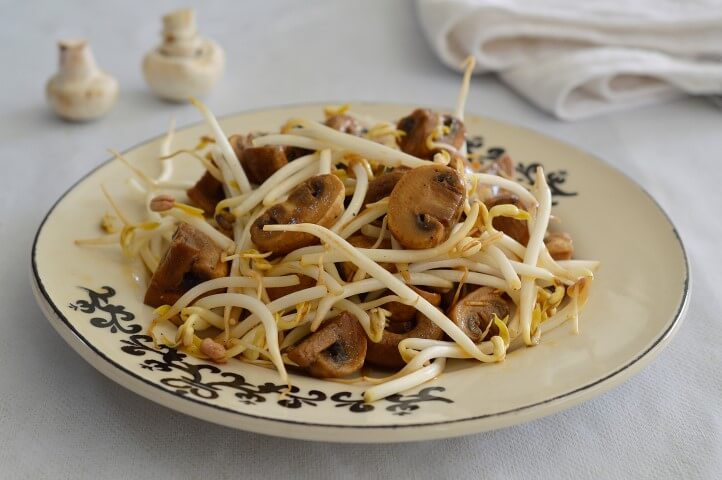 סלט פטריות ונבטים לשבת