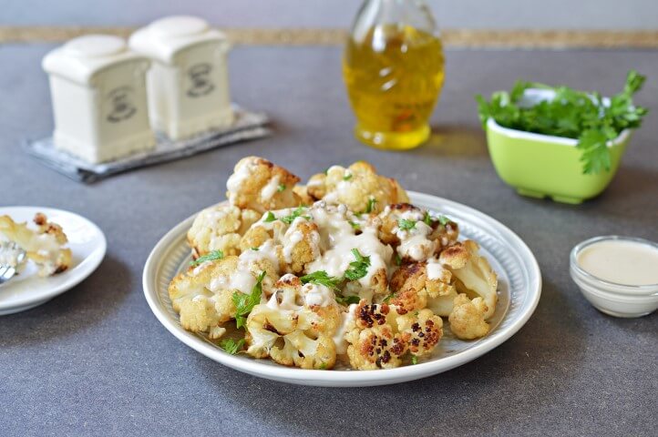 סלט פרחי כרובית עם טחינה