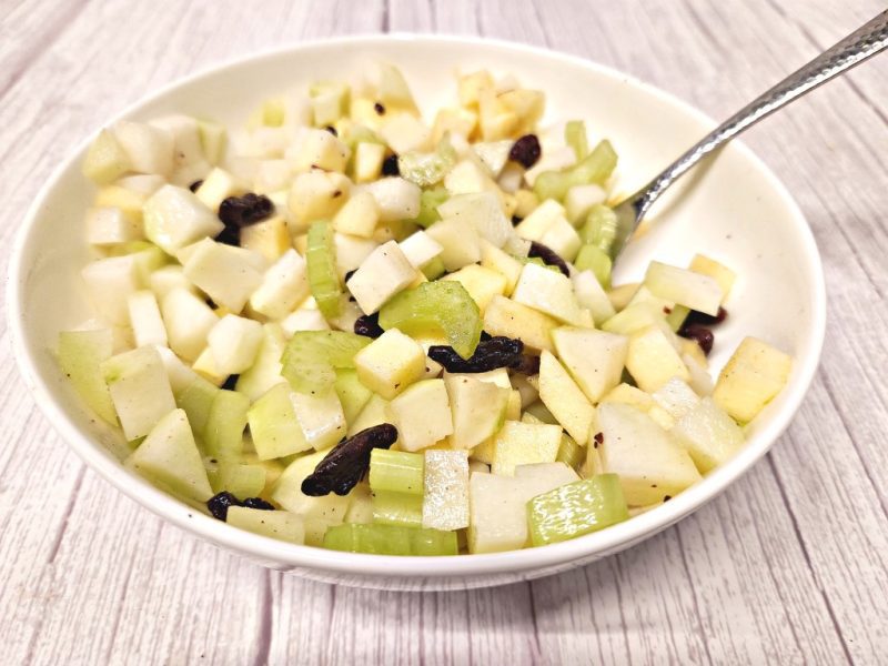 סלט קולורבי ותפוחים לחג סוכות