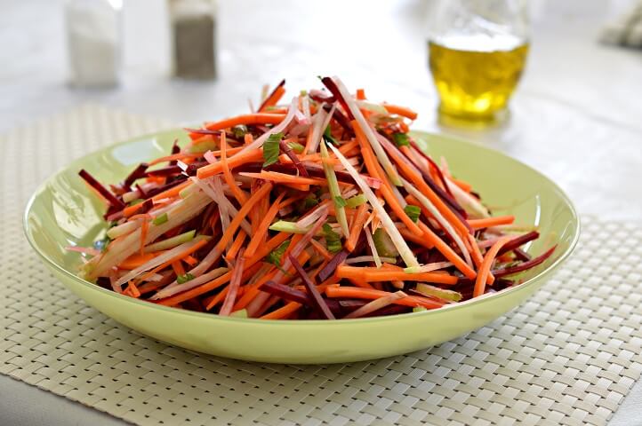 סלט שורשים צבעוני לסוכות