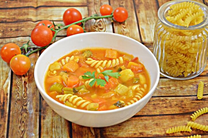 מרק מינסטרונה לחורף מתכונים ב10 דקות