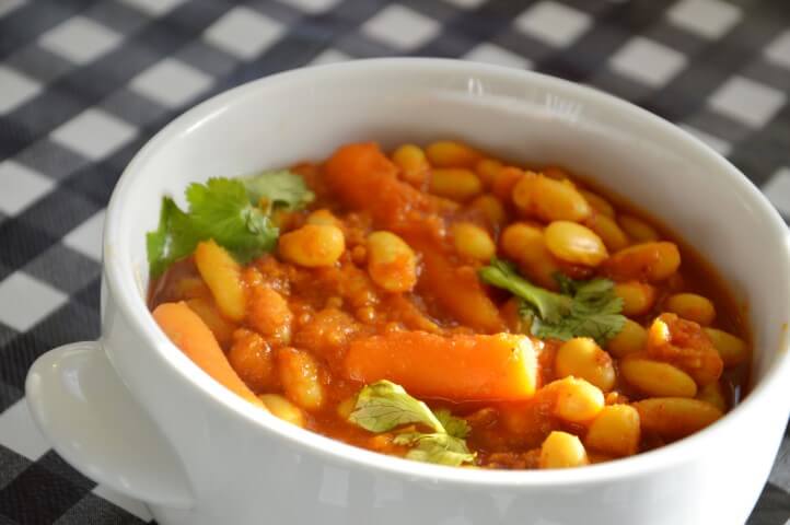 מרק שעועית לבנה ברוטב אדום מתכונים ב10 דקות